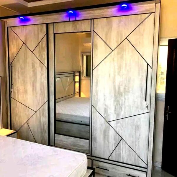 Coiffeuse moderne avec miroir